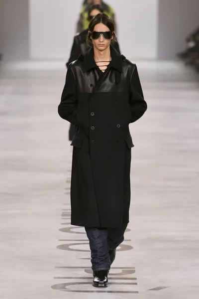 Look 49